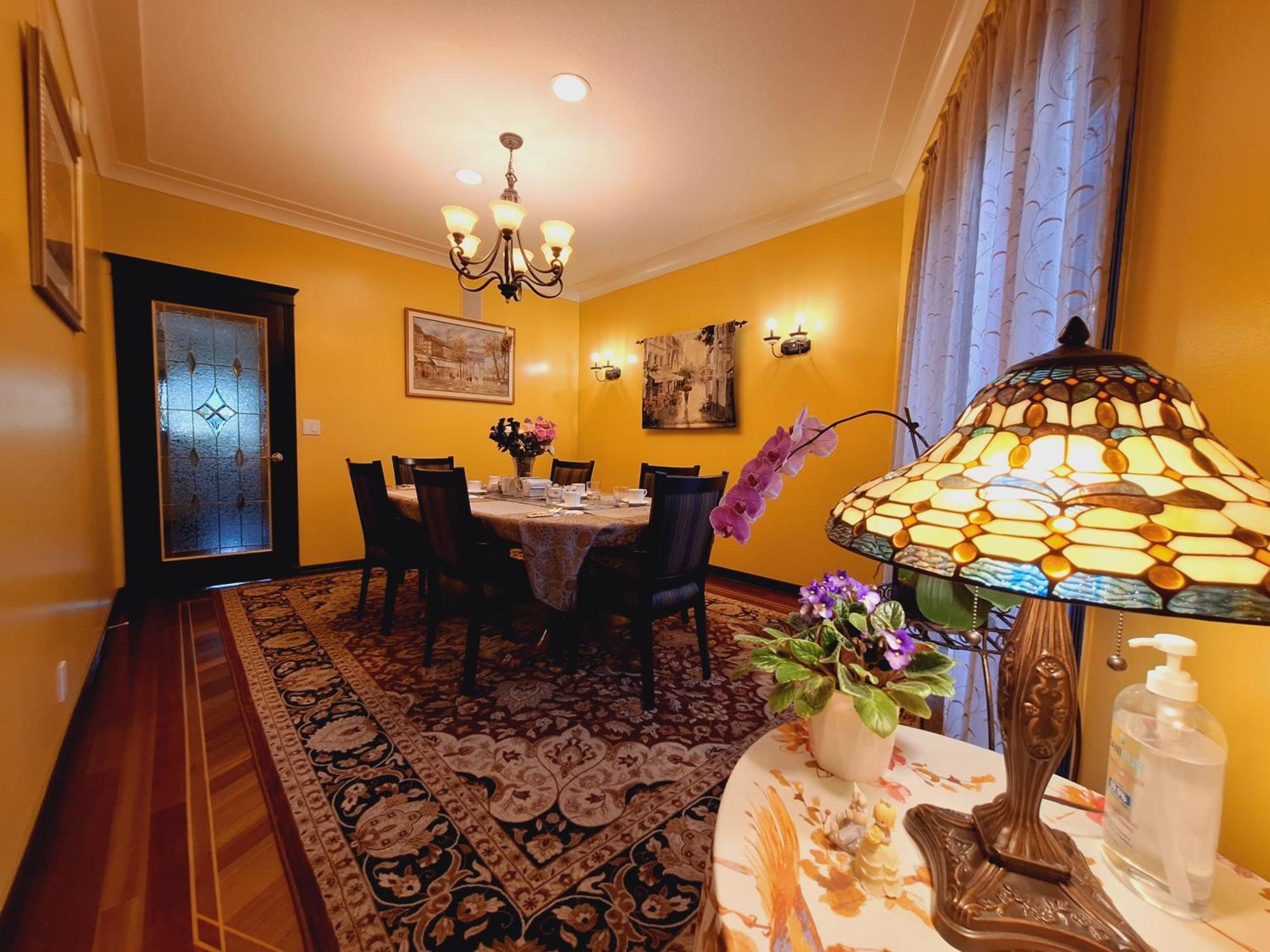 Villa Bellissimo Frantalia - La Galleriseum Versaliere Kelowna Esterno foto