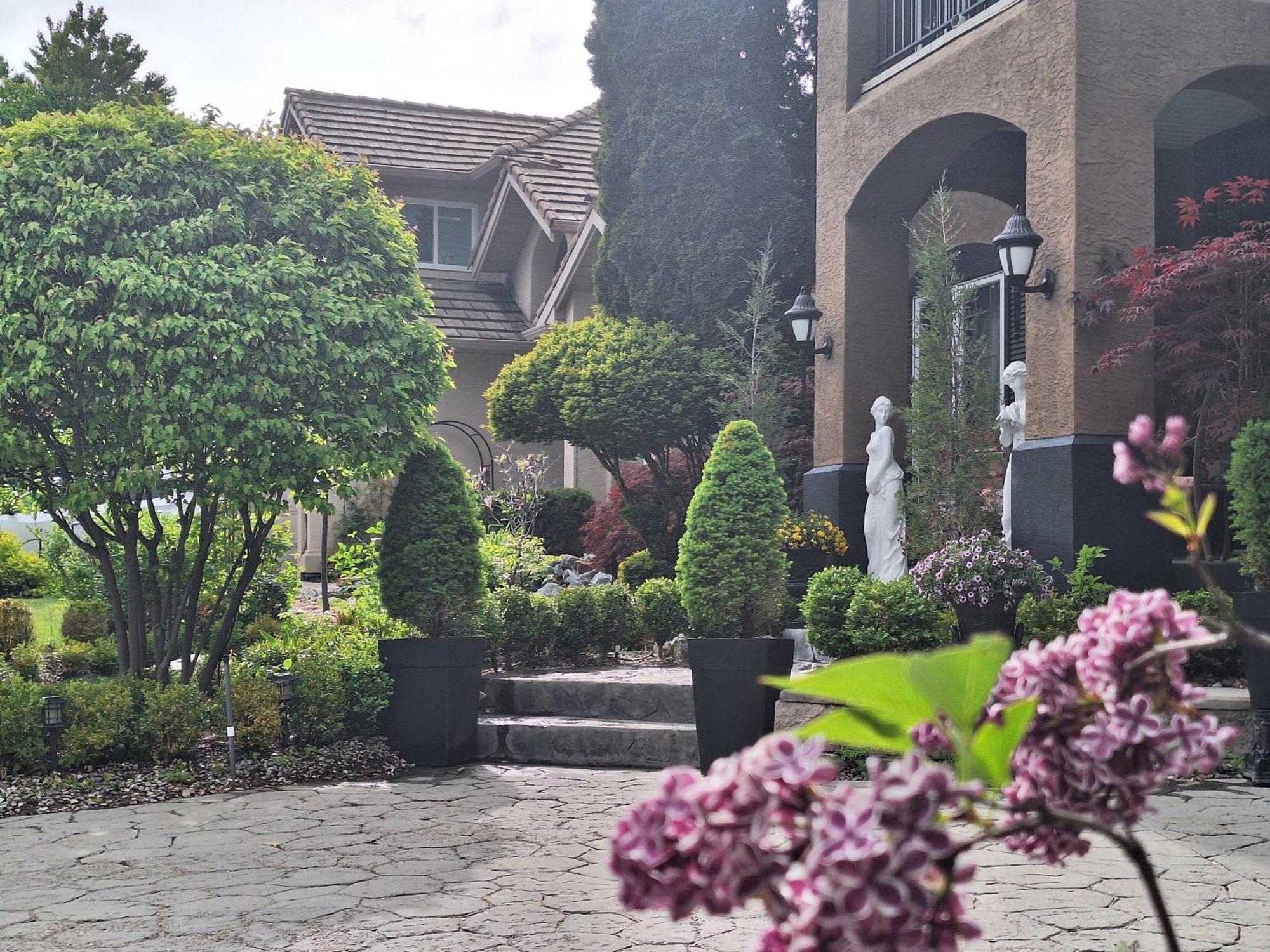 Villa Bellissimo Frantalia - La Galleriseum Versaliere Kelowna Esterno foto