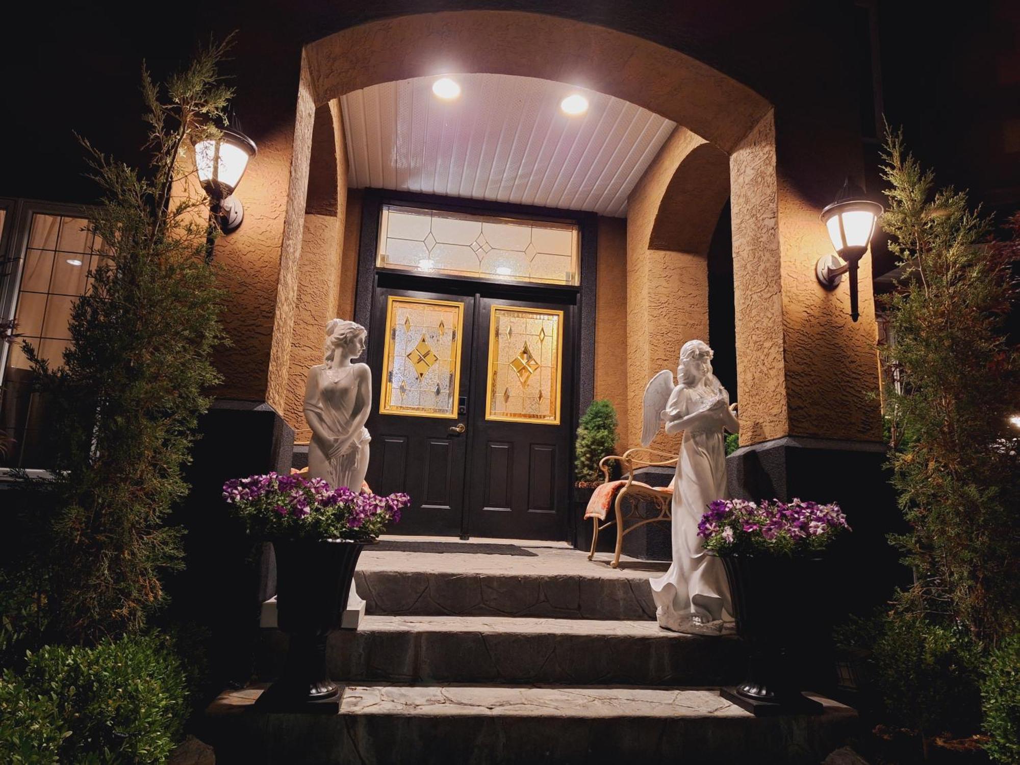 Villa Bellissimo Frantalia - La Galleriseum Versaliere Kelowna Esterno foto